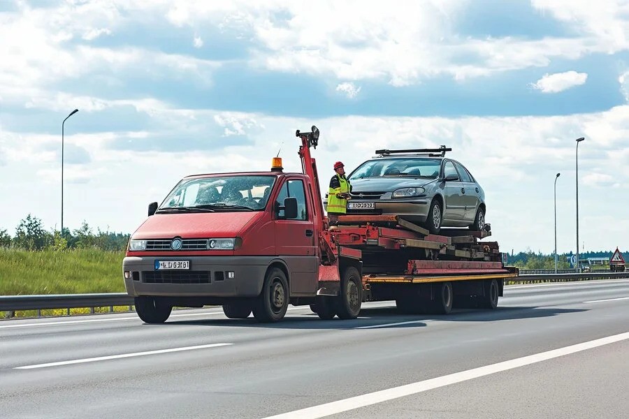 specialized car towing service in Aurora CO